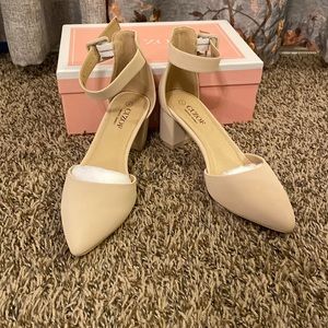 Closed toe heels, nude color, cuzof brand, comfortable like new, size 7